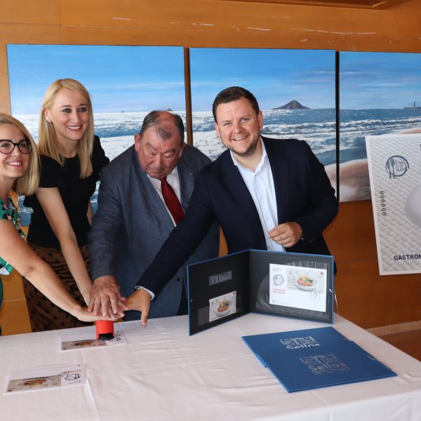 San Pedro del Pinatar acoge la presentación de un sello dedicado al Caldero del Mar Menor