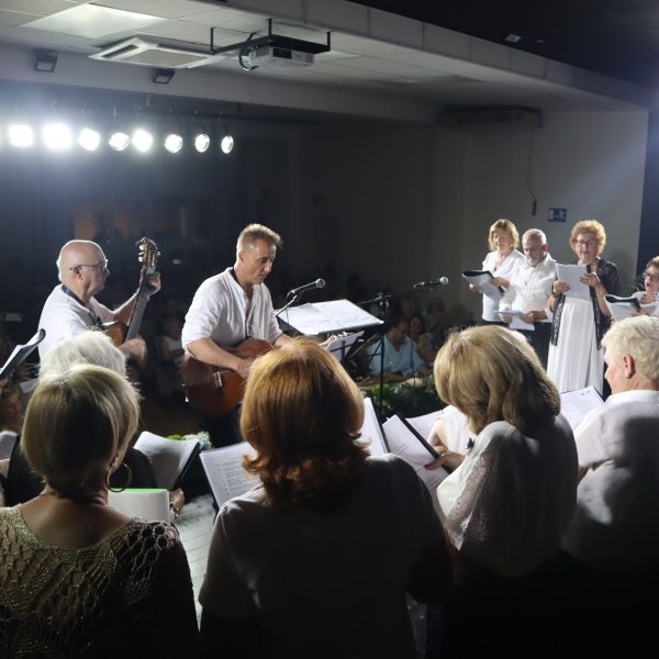 “Voces Doradas”   nos llevó en un viaje musical a través de los clásicos del bolero