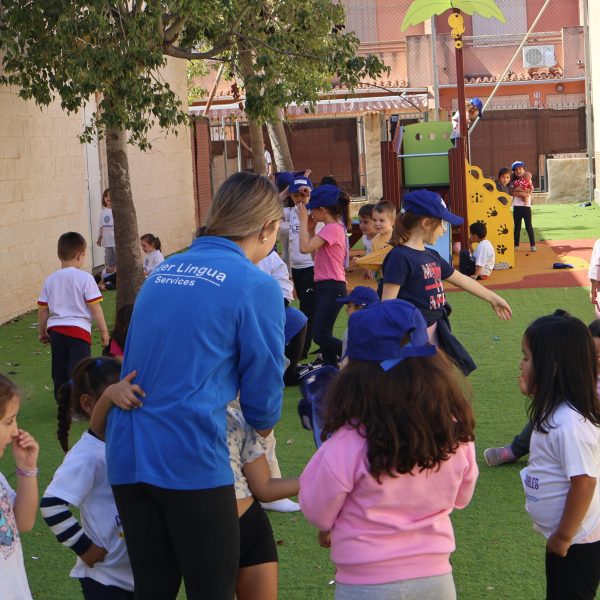 Más de 160 niños asisten a la escuela de Semana Santa municipal
